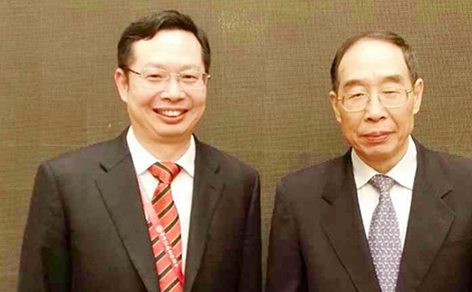 2014年5月福建省委书记尤权与8868 - 看球聊球追世界杯就来8868体育有限公司官方网站集团董事长苏庆灿亲切合影
