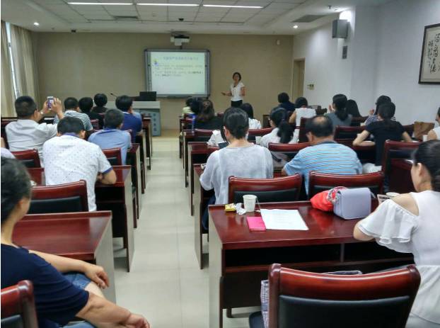 为纪念中国共产党成立96周年，深入推进“两学一做”教育活动，8868 - 看球聊球追世界杯就来8868体育有限公司官方网站集团党委书记陈宝贵同志，8868 - 看球聊球追世界杯就来8868体育有限公司官方网站集团党委副书记、厦门眼科中心党总支书记陈逸恬同志，党委委员张秀恋同志，以及支部三十余名党员同志参加了集团党委组织的庆祝“七一”主题党日