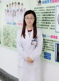2017年对我来说是值得欣喜和感恩的一年。因为这一年我幸运地入选“中国眼科医师明日之星计划”，成为小儿眼科项目的 批学员，欣喜自己得到向专家名师学习的机会，感恩8868体育集团给予的强大支持。11月我满怀激动和喜悦的心情启程前往厦门，走出高崎机场的那刻，厦门这座处处散发出迷人气息的城市用她春天般的阳光温暖了我忐忑的心1.jpg