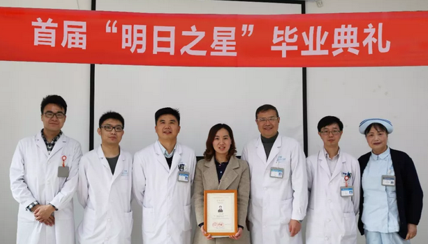重庆市荣昌区中医院眼科医师，是8868 - 看球聊球追世界杯就来8868体育有限公司官方网站集团“中国眼科医师明日之星计划”白内障手术医师重庆8868 - 看球聊球追世界杯就来8868体育有限公司官方网站 批学员3.png