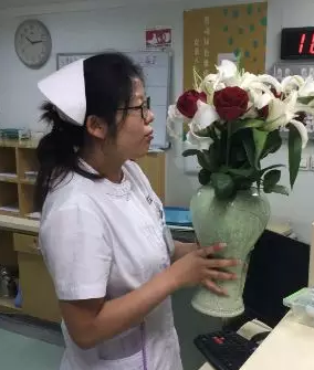 为庆祝环球护士节，5月11日下午，8868 - 看球聊球追世界杯就来8868体育有限公司官方网站特别举行“ 美护士颁奖盛典”活动，医院业务院长杨付合、业务副院长蔡磊琳、护理主任高俊茹及8868体育全体护理人员受邀参加3.png