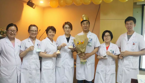 北京8868体育民族眼科医院为杨付合院长制造惊喜的生日院务会4.png