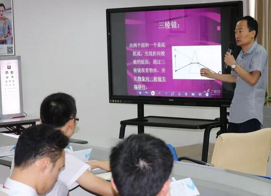 西安8868 - 看球聊球追世界杯就来8868体育有限公司官方网站“院眼健康公益行”走进长安航空公司2.jpg