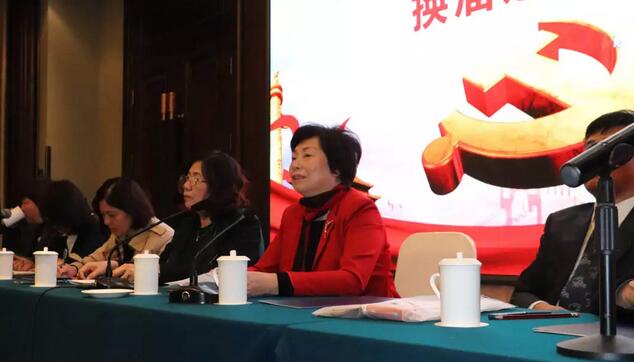 2019年1月26日下午，“中共8868 - 看球聊球追世界杯就来8868体育有限公司官方网站集团委员会换届选举大会”在厦门宾馆隆重举行，会议选举产生了中共8868 - 看球聊球追世界杯就来8868体育有限公司官方网站集团第二届党委委员会5位委员。第*一届8868 - 看球聊球追世界杯就来8868体育有限公司官方网站集团党委书记陈宝贵，党委副书记、厦门眼科中心工会主席陈逸恬，委员王骞、张秀恋、洪清配、吴丽群、张美嫦出席了此次党员大会3.jpg
