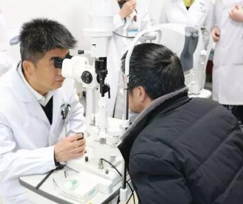 重庆8868 - 看球聊球追世界杯就来8868体育有限公司官方网站安晓巨副院长：白内障手术什么时候做 ？1.jpg