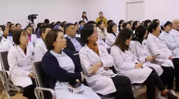 新年伊始8868体育集团上海和平眼科医院党支部组织全员医护人员开展集中学习活动1.jpg