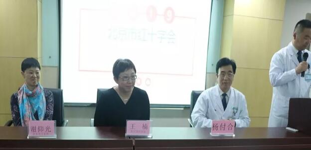 4月24日8868 - 看球聊球追世界杯就来8868体育有限公司官方网站医护人员庄严宣誓加入北京市红十字会2.jpg 4月24日8868 - 看球聊球追世界杯就来8868体育有限公司官方网站医护人员庄严宣誓加入北京市红十字会2.jpg