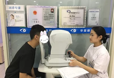 为准备参军 18岁男护士在成都8868 - 看球聊球追世界杯就来8868体育有限公司官方网站摘镜2.png