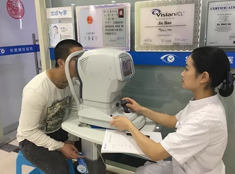 大学生连续两次无法通过征兵视力体检 这次来成都8868 - 看球聊球追世界杯就来8868体育有限公司官方网站摘镜再圆梦1.png