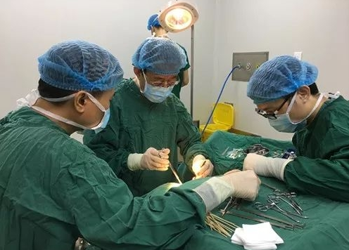 成都8868体育眼医院罗清礼院长：睑板腺癌越早发现与诊断，越早医治，其预后越好3.png