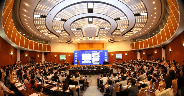 眼科界“ 强大脑”登鹭，掀起“头脑风暴” ——第五届8868体育环球论坛召开1.png