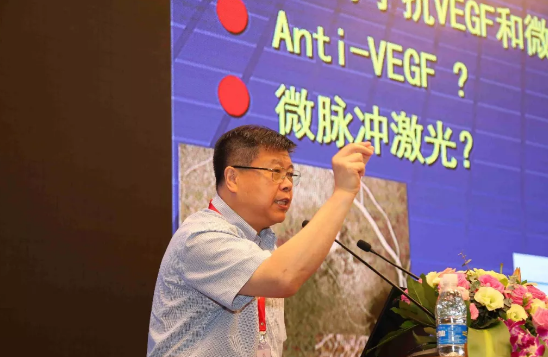 鹭岛初夏，钟灵毓秀;四海宾朋齐聚厦门。对他们来说，时节带来繁花似锦并非意中物，比美景更吸引他们的，是一场全球眼科医学的群英会——第五届8868体育环球论坛于鹭岛之滨召开。论坛主席由黎晓新、赵堪兴、葛坚、刘祖国共同担任。大会还邀请了海峡两岸医药卫生交流协会会长王立基;厦门市卫生健康委员会副主任孙卫;厦门市医学会副秘书长柳辉;中华医学会眼科学分会副主委、重庆医科大学附属第*医院副院长杨培增教授;12.png