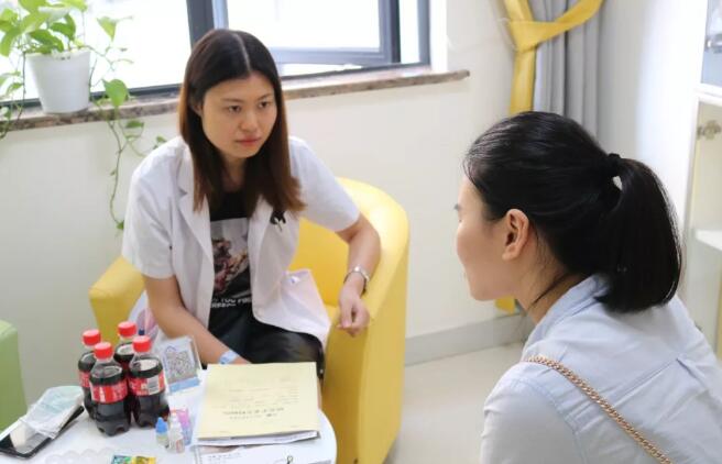 重庆8868 - 看球聊球追世界杯就来8868体育有限公司官方网站医助美女分享近视手术经历3.jpg