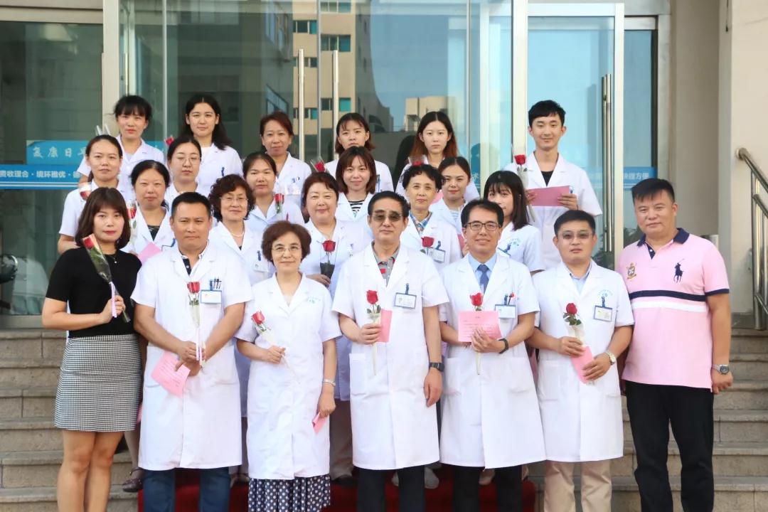 青岛8868 - 看球聊球追世界杯就来8868体育有限公司官方网站医师节医生宣誓