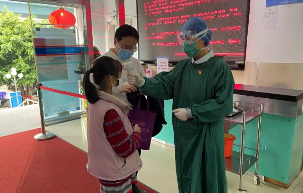 不一样的一线，一样的坚守——8868体育集团本部厦门眼科中心守护爱与光明6.png