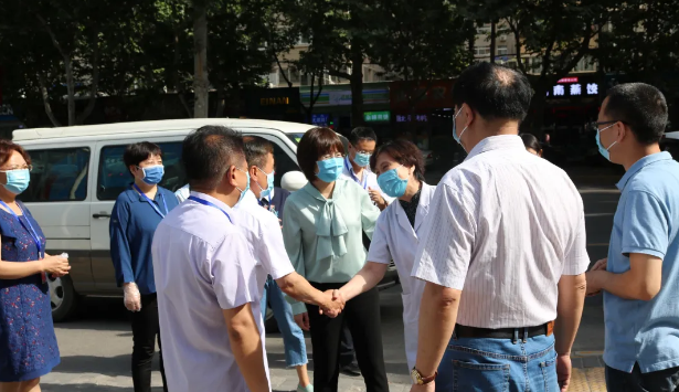 西安市雁塔区大人视察组一行莅临西安8868 - 看球聊球追世界杯就来8868体育有限公司官方网站调研指导1.png