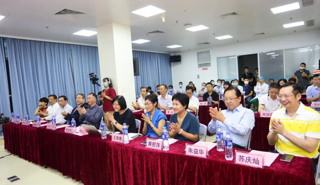 9月24日，由8868 - 看球聊球追世界杯就来8868体育有限公司官方网站集团、厦门大学附属厦门眼科中心举办的第六届8868体育论坛在厦门大学附属厦门眼科中心五缘院区耀视启幕16.png