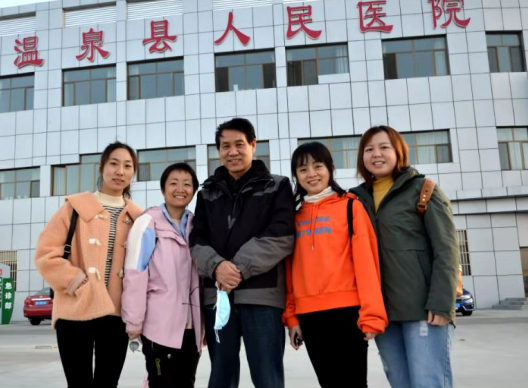 10月14日，宜昌市归国华侨联合会和宜昌8868 - 看球聊球追世界杯就来8868体育有限公司官方网站共同发起的“侨爱心光明行”大型义诊活动正式启动。9名家护组团赴新疆温泉县义诊。宜昌市市委常委、统战部部长王均成出席活动并为医疗队授旗。8.png