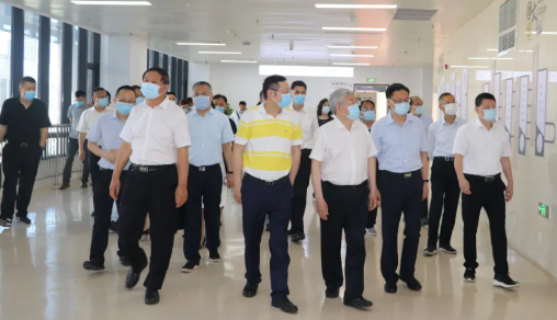 福建省副省长崔永辉陪同刘永富主任考察8868体育集团本部厦门大学附属厦门眼科中心3.png