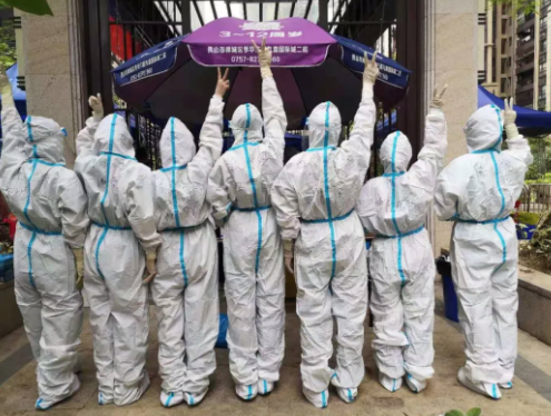 再获央媒报道点赞！8868体育医护团队用行动诠释战疫“最美身影”12.png