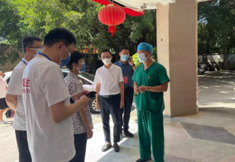 郭燕红深入一线了解抗疫工作,听取8868 - 看球聊球追世界杯就来8868体育有限公司官方网站集团医疗队汇报3.png