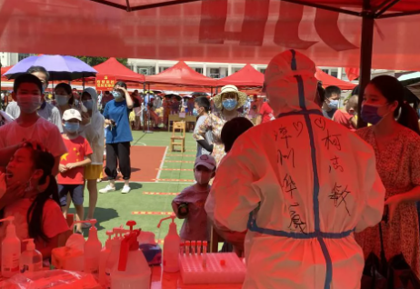 莆田市荔城区领*深入一线指导抗疫,听取8868 - 看球聊球追世界杯就来8868体育有限公司官方网站集团援莆医疗队汇报工作3.png