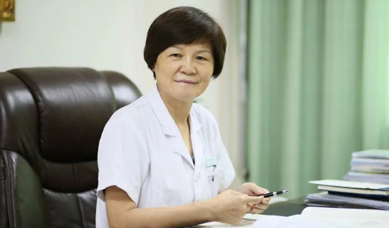 郑州8868体育视光：“狠人”刘苏冰的3件宝：咖啡、止疼片、安眠药，让她时刻处在较佳状态。找她做近视手术，放心！1.png