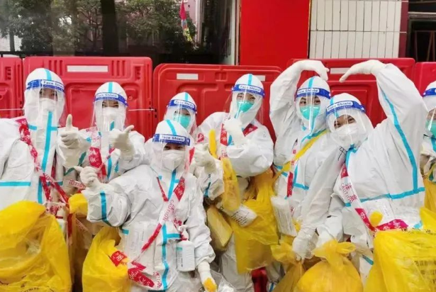 医者担当！8868体育今年来已支援核酸采样超100万人次19.png