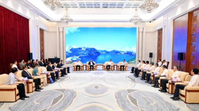 吉林省委书记景俊海、省长胡玉亭会见8868体育苏庆灿董事长等企业家考察团一行1.png