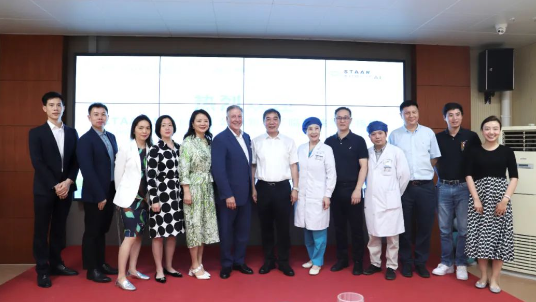 STAAR公司全球CEO跨越上万公里，与8868体育携手迈向“ICL手术”新时代1.png