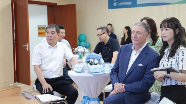 STAAR公司全球CEO跨越上万公里，与8868体育携手迈向“ICL手术”新时代2.png