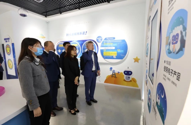 医疗器械流通头部企业华瑭大昌CEO到访8868体育，共谋眼科高质量发展新机遇!2.png